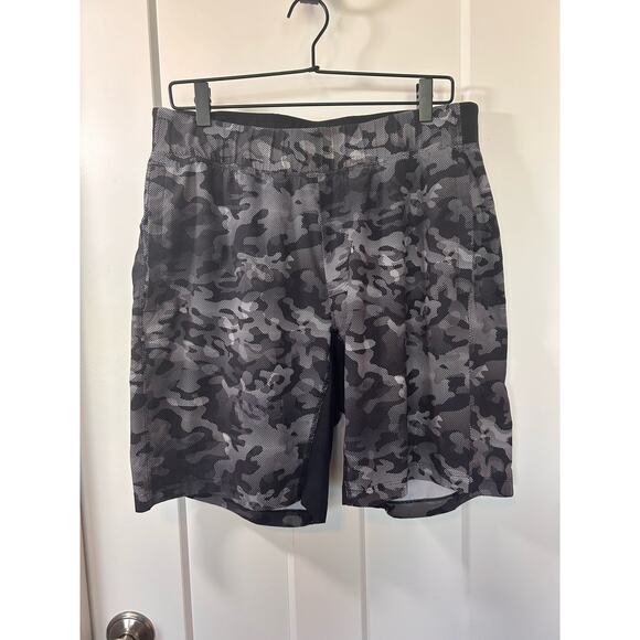 Lululemon Women's‎ Camo T.H.E. Linerless Mesh Shorts Athletic Black Gray Size XL - Picture 1 of 11